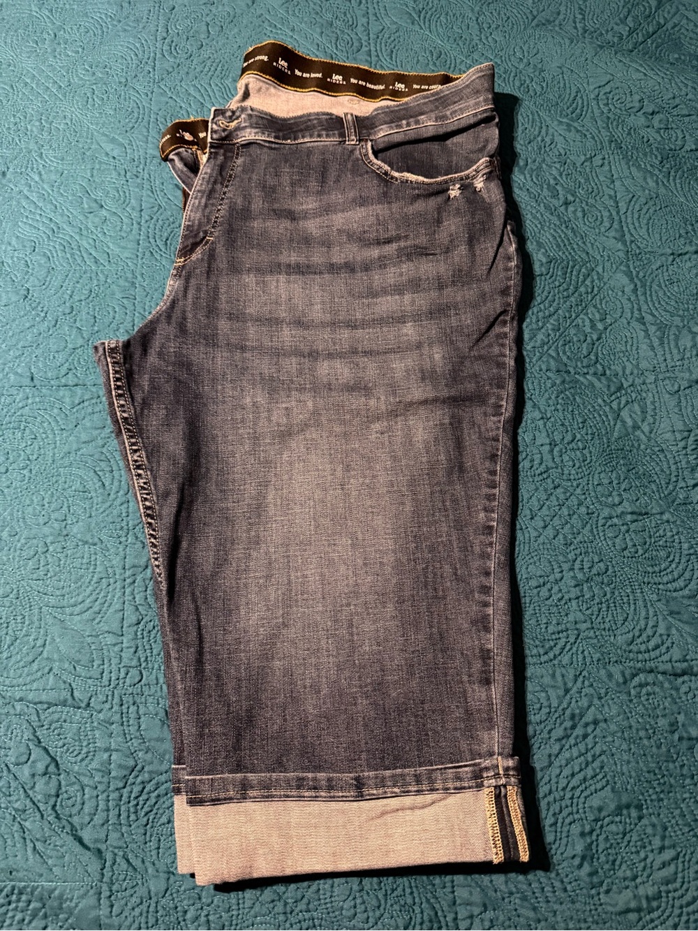 Riders by Lee Cropped Ankle Jeans in Faded Blue